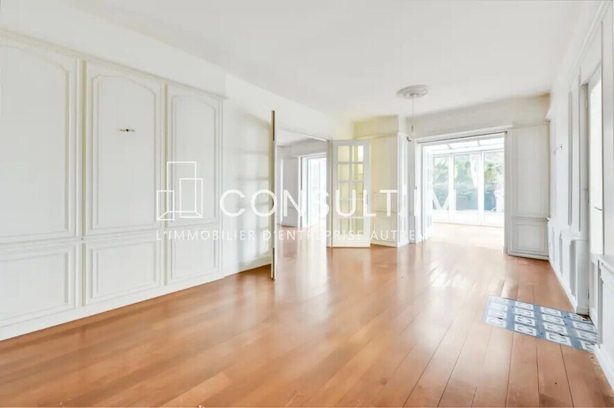 Boulevard Vital Bouhot, Neuilly-sur-Seine for sale - Building Photo - Image 3 of 9
