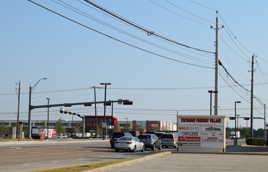 1108 N Greenville Ave, Allen, TX for lease - Building Photo - Image 2 of 7