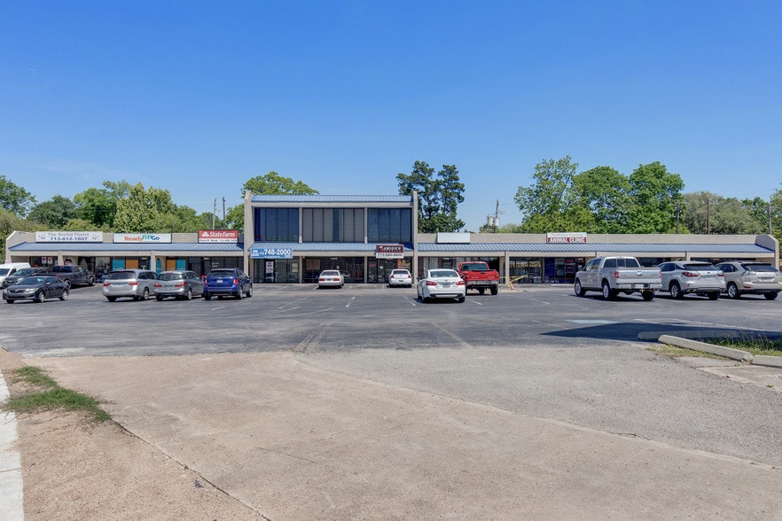 11520-11550 Northwest Fwy, Houston, TX for lease - Building Photo - Image 2 of 6