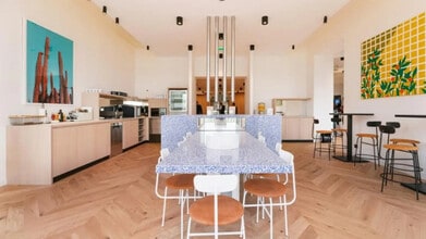 92-98 Avenue Des Champs Elysées, Paris for lease Interior Photo- Image 1 of 5