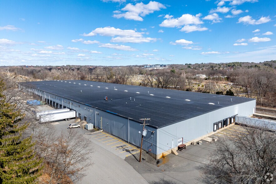 45 Holton St, Winchester, MA à louer - Photo du bâtiment - Image 2 de 6