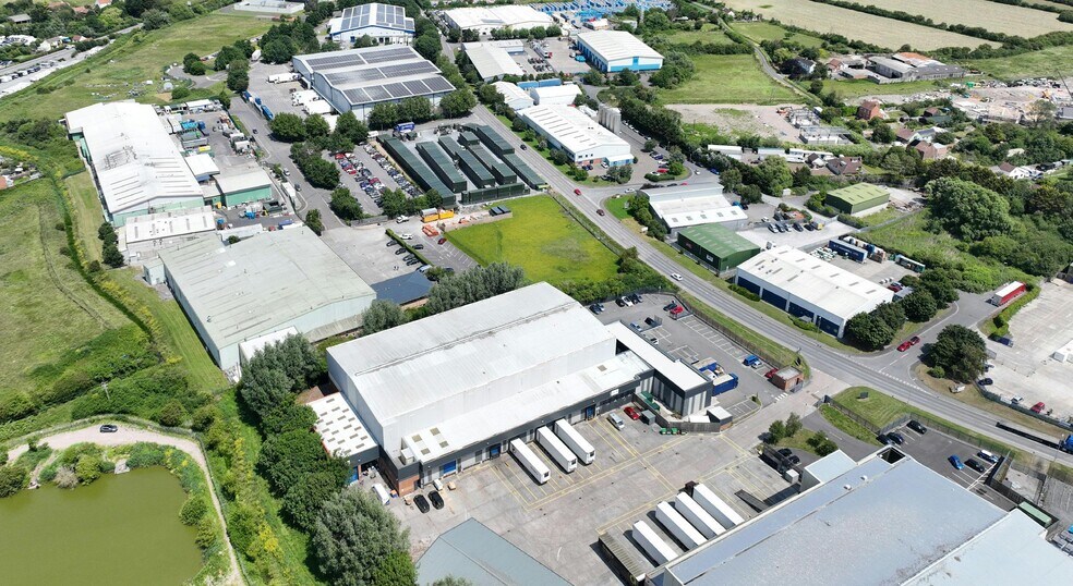 22 Bolton Close, Highbridge à louer - Photo du bâtiment - Image 2 de 13