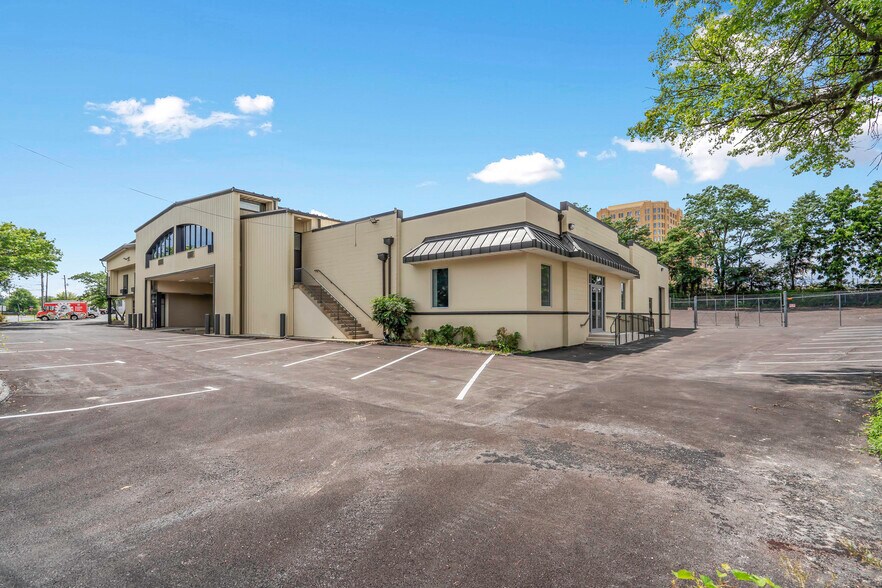 2355 Lewis Ave, Rockville, MD à louer - Photo du bâtiment - Image 2 de 21