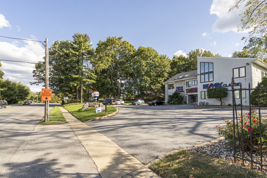 528 E Lancaster Ave, Wayne, PA à louer - Photo du bâtiment - Image 3 de 9