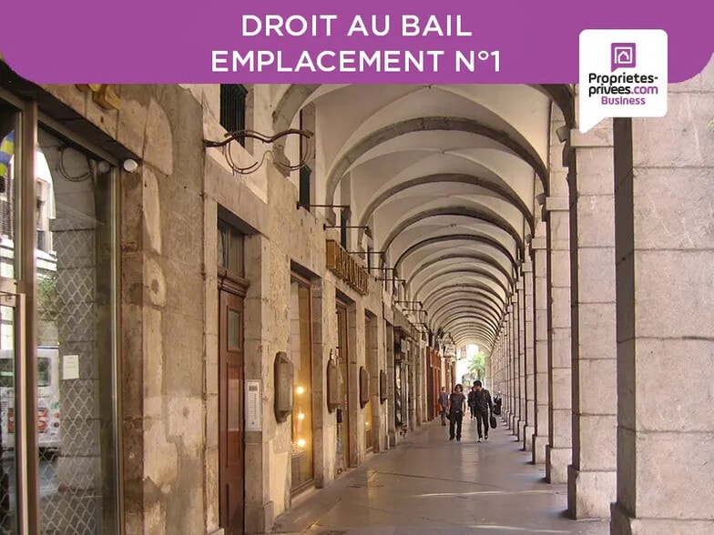 Retail in Chambéry for lease - Building Photo - Image 1 of 3
