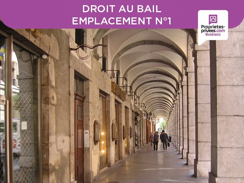 Commerce de détail dans Chambéry à louer Photo du bâtiment- Image 1 de 4