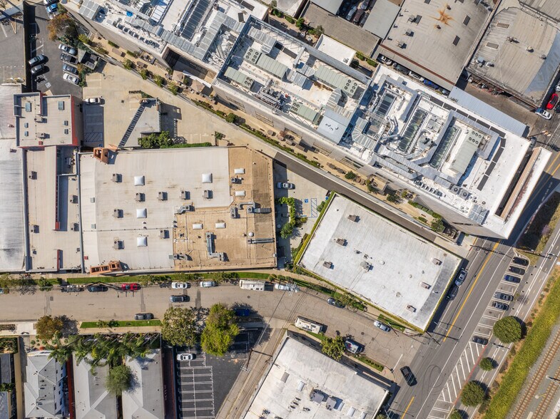 2223-2229 S Carmelina Ave, Los Angeles, CA à louer - Photo du bâtiment - Image 2 de 16