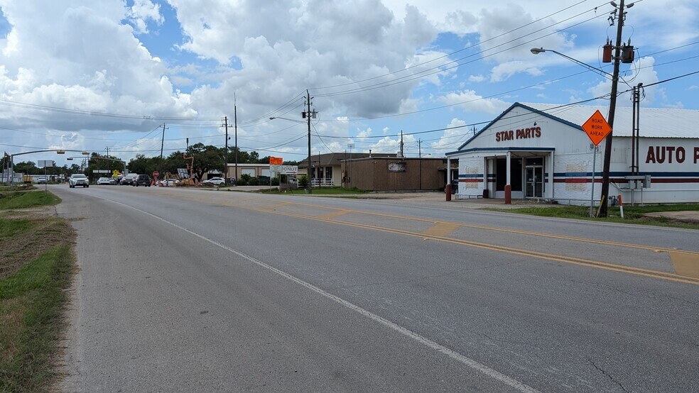 1119 E Milam St, Wharton, TX à vendre - Photo du bâtiment - Image 3 de 25