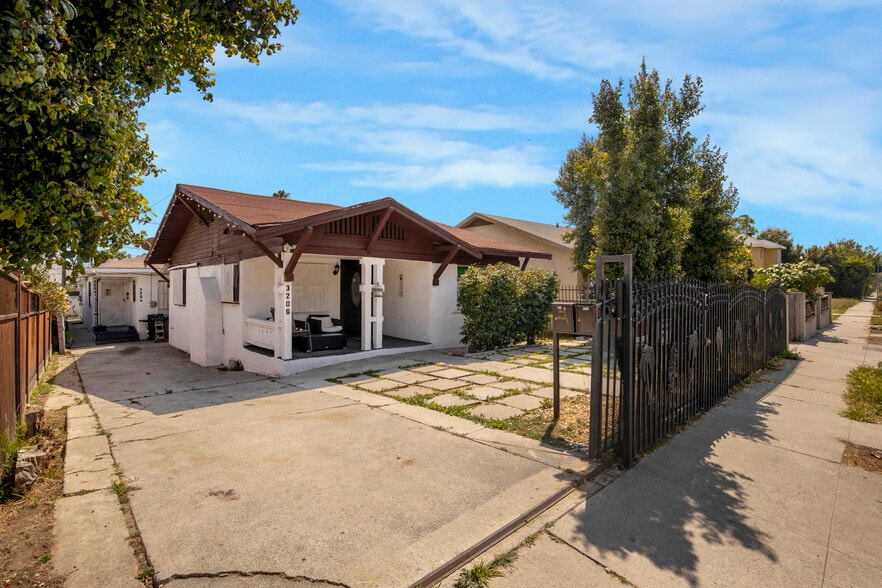 3206 W 27th St, Los Angeles, CA for sale - Building Photo - Image 1 of 87