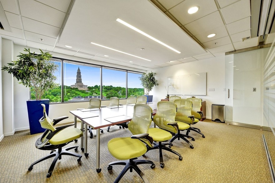 1800 Diagonal Rd, Alexandria, VA à louer - Photo du bâtiment - Image 3 de 17