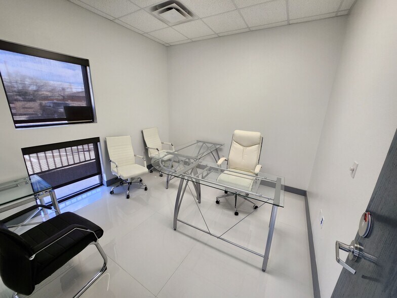 509 Giles Rd, El Paso, TX à louer - Photo du bâtiment - Image 3 de 16