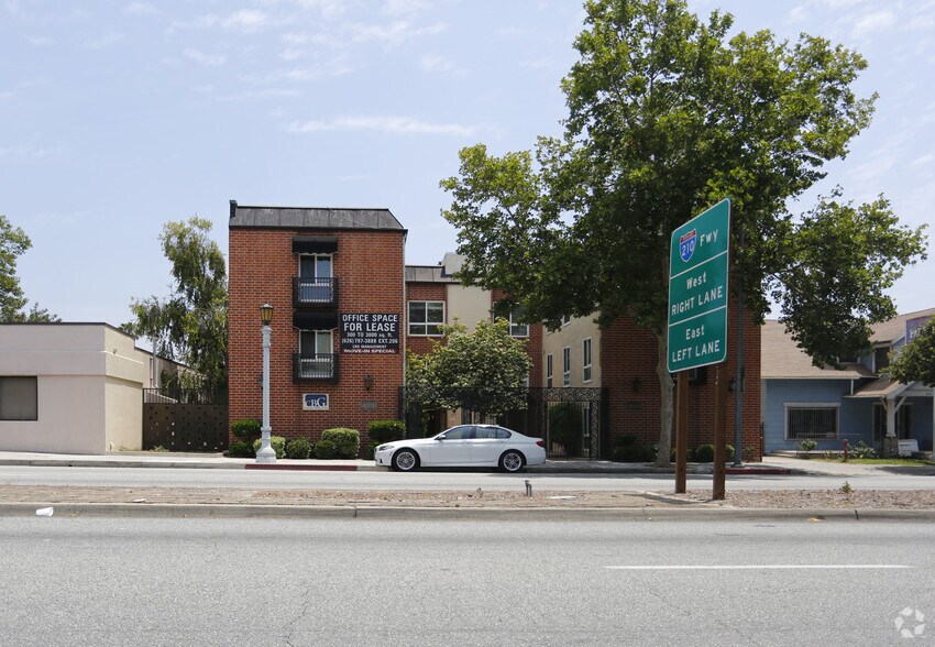 424 N Lake Ave, Pasadena, CA à vendre - Photo du bâtiment - Image 2 de 4