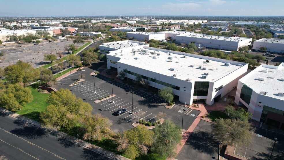 1430 W Auto Dr, Tempe, AZ à louer - Photo du bâtiment - Image 2 de 10