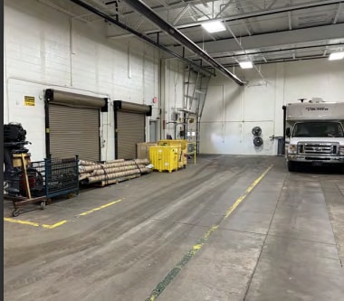 1045 Hickory St, Pewaukee, WI for lease - Interior Photo - Image 2 of 12