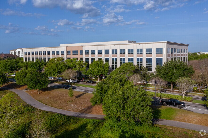 2420 S Lakemont Ave, Orlando, FL à louer - Photo du bâtiment - Image 2 de 9