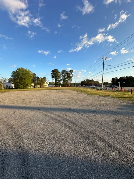 2402-2408 Charleston Hwy, Cayce, SC à vendre - Photo du bâtiment - Image 2 de 3