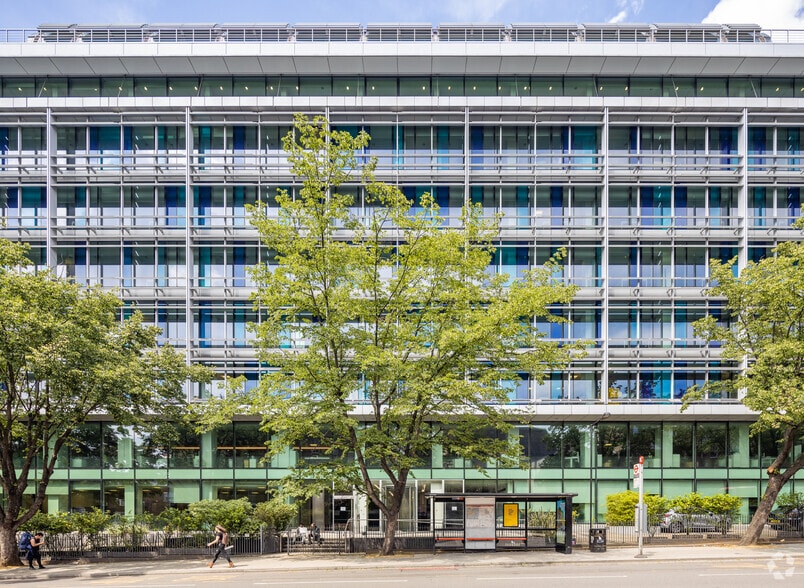210 Pentonville Rd, Londres à louer - Photo du bâtiment - Image 3 de 9