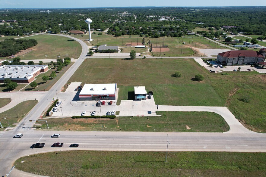 2159 10th St, Bridgeport, TX à vendre - Photo du bâtiment - Image 2 de 2