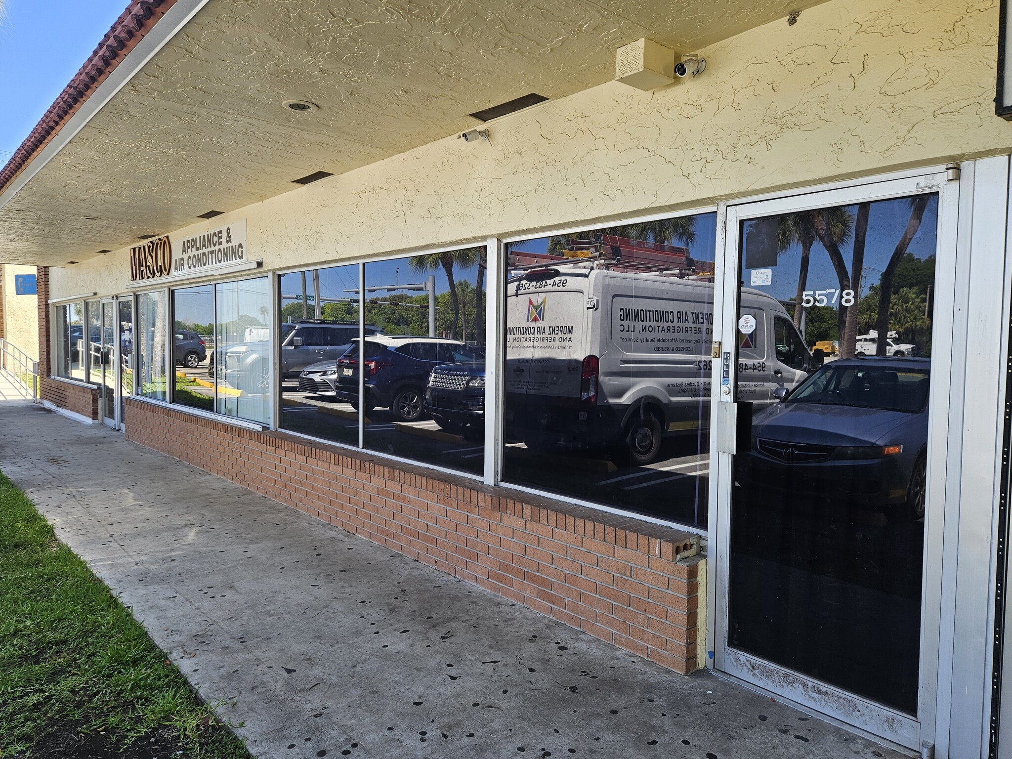5574-5586 NW 31st Ave, Fort Lauderdale, FL for lease Building Photo- Image 1 of 9