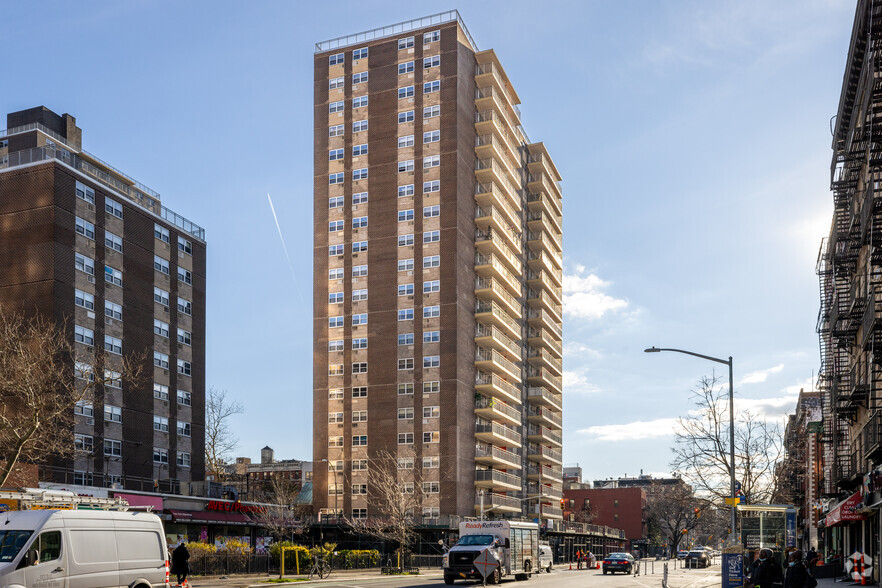 170 Avenue C, New York, NY for sale - Primary Photo - Image 1 of 1