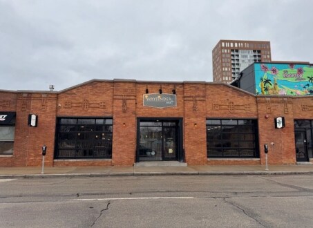 2100-2124 N Farwell Ave, Milwaukee, WI à louer - Photo du bâtiment - Image 2 de 2