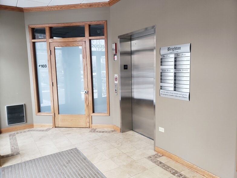 20635 Abbey Woods Ct N, Frankfort, IL for sale - Lobby - Image 3 of 11