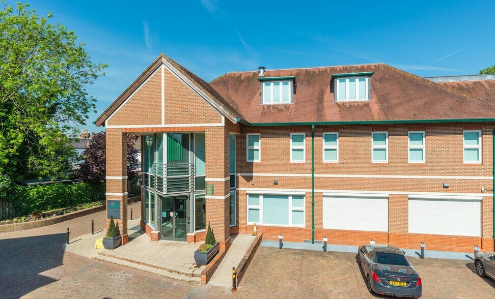 43-47 London St, Chertsey à louer - Photo principale - Image 1 de 3