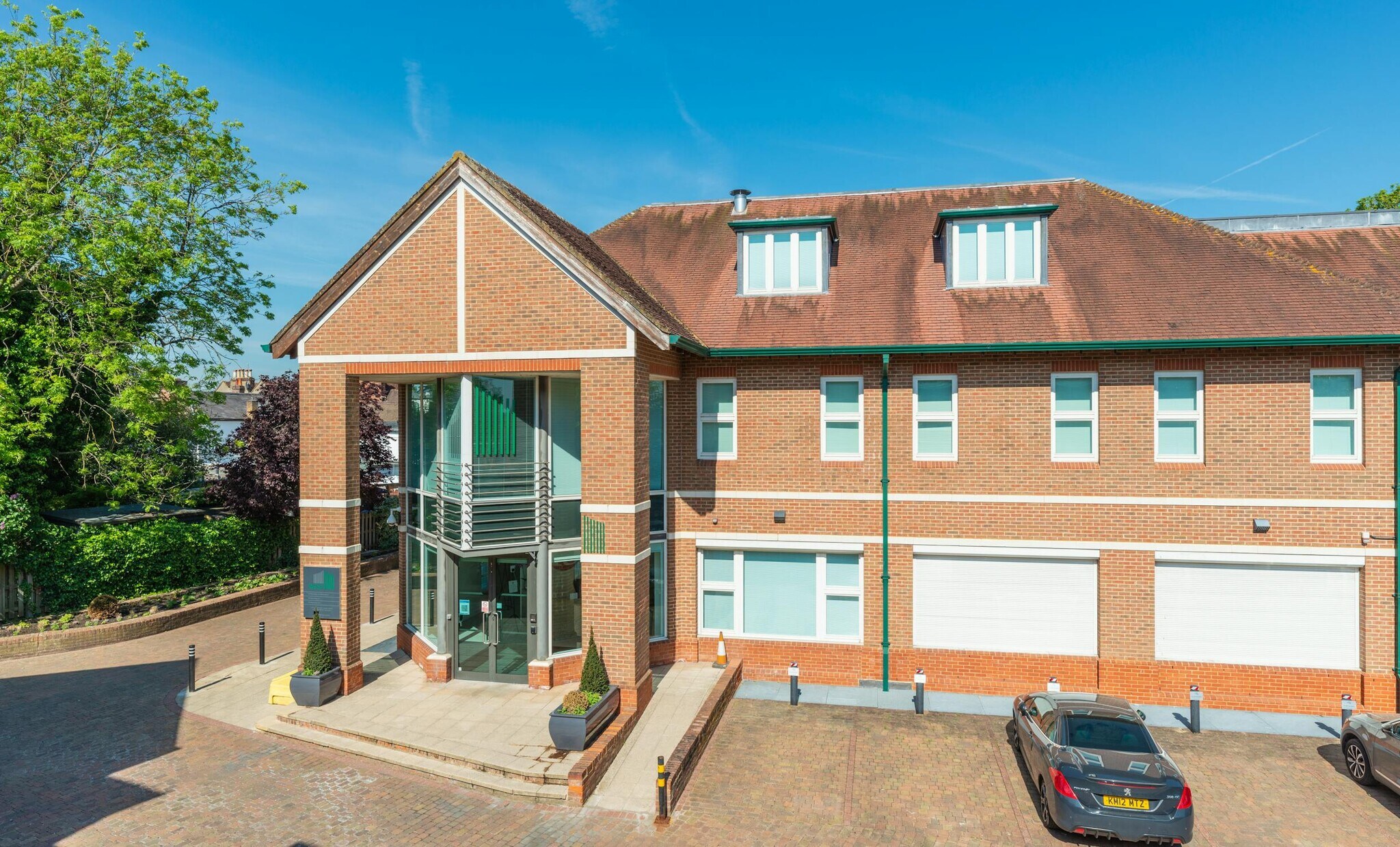 43-47 London St, Chertsey à louer Photo principale- Image 1 de 4
