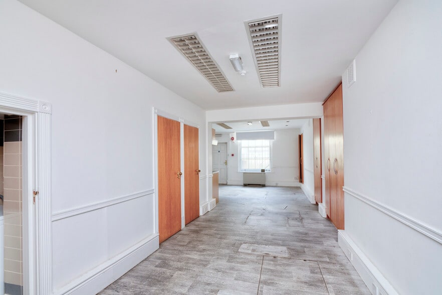 345 City Rd, London for lease - Interior Photo - Image 3 of 10