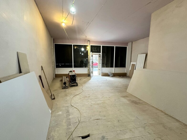 122-124 St Margarets Rd, Twickenham for lease - Interior Photo - Image 3 of 10