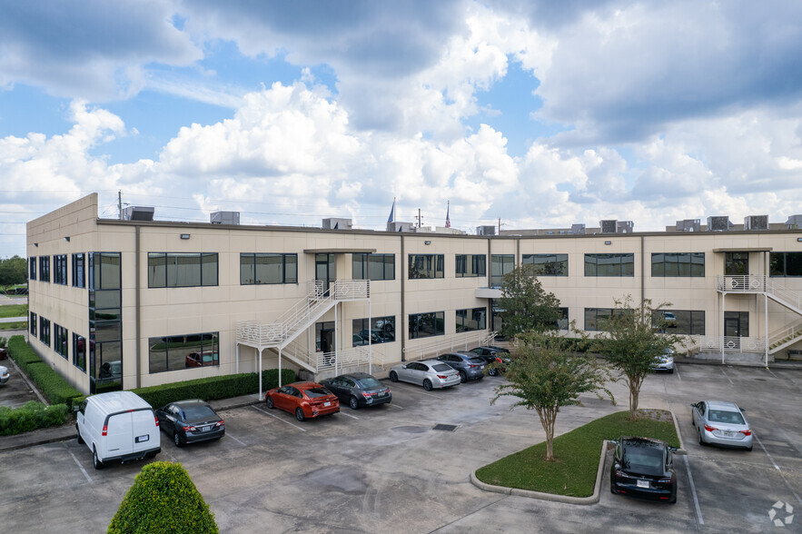 8400 N Sam Houston Pky W, Houston, TX for lease - Building Photo - Image 2 of 4