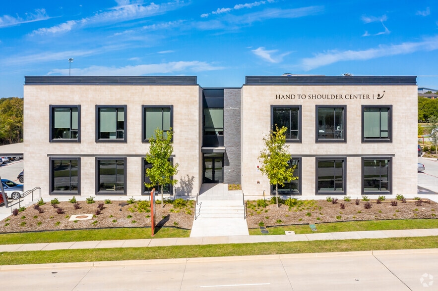 5612 Edwards Ranch Rd, Fort Worth, TX for lease - Building Photo - Image 2 of 3