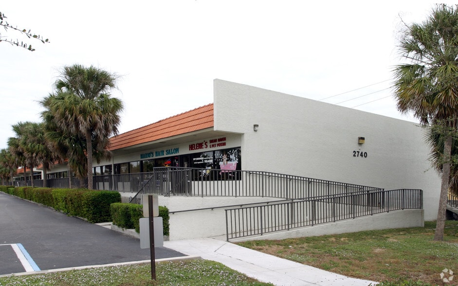 2740 Bayshore Dr, Naples, FL for lease - Building Photo - Image 2 of 10