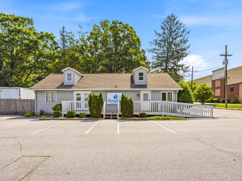 2124 Hendersonville Rd, Arden, NC à vendre - Photo du bâtiment - Image 2 de 27