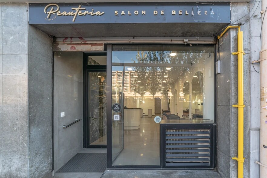 Multifamily in Barcelona, Barcelona for sale - Building Photo - Image 2 of 2
