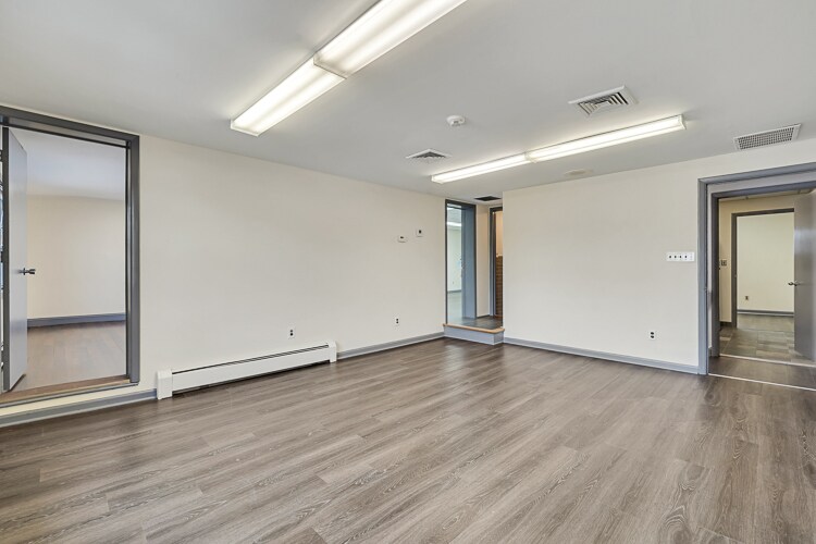 107 Stuyvesant Ave, Lyndhurst, NJ à louer - Photo du bâtiment - Image 3 de 23