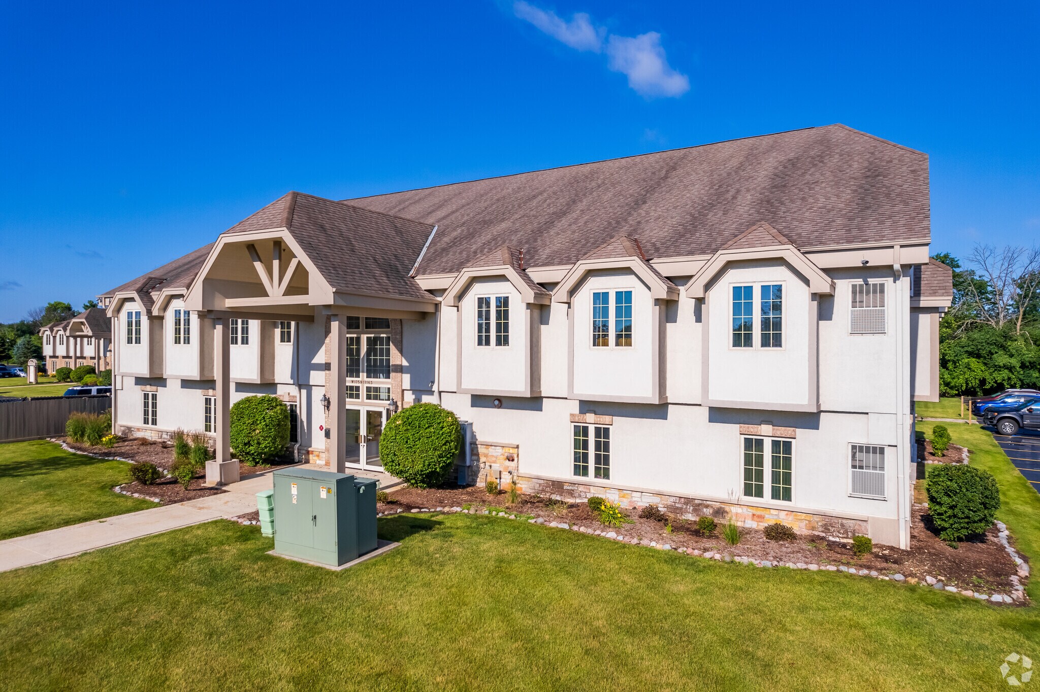 W175N11163 Stonewood Dr, Germantown, WI à louer Photo principale- Image 1 de 12