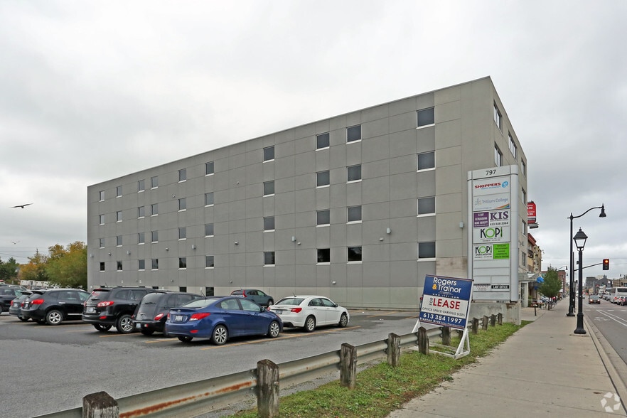 797 Princess St, Kingston, ON à louer - Photo du bâtiment - Image 2 de 4