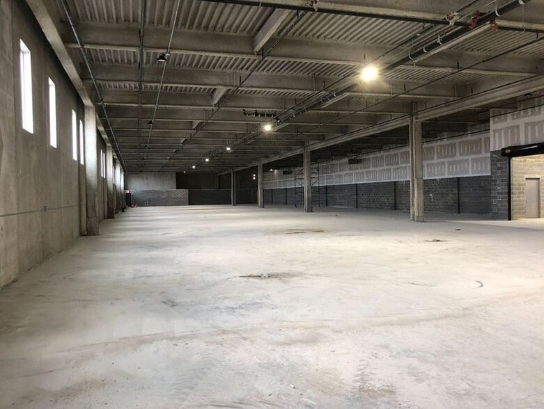 568 Meserole St, Brooklyn, NY for lease - Building Photo - Image 3 of 4