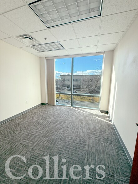 5660 E Franklin Rd, Nampa, ID à louer - Photo du bâtiment - Image 3 de 8