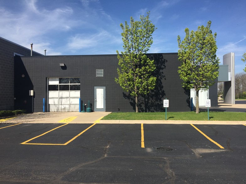 855 E Grand Ave, Lake Villa, IL for lease - Building Photo - Image 2 of 43