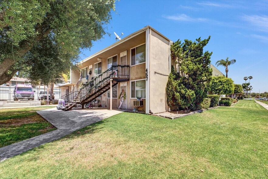 457 Alpine St, Upland, CA à vendre - Photo du bâtiment - Image 2 de 15