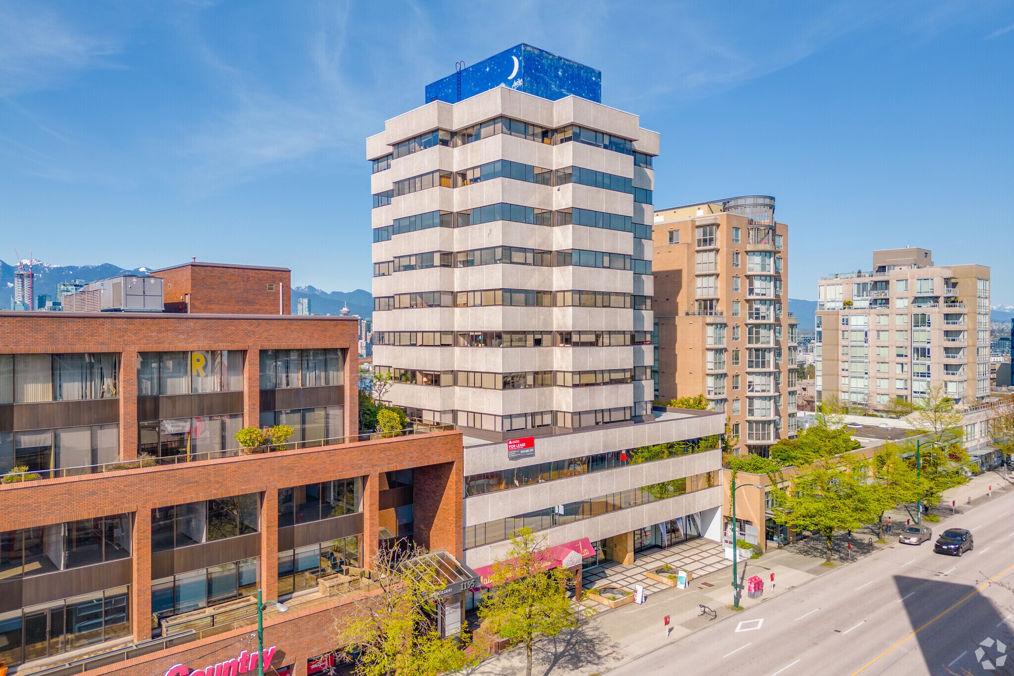 1177 W Broadway, Vancouver, BC à louer Photo du bâtiment- Image 1 de 10