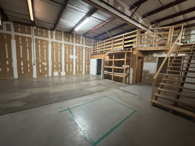 1110 W Butler Rd, Greenville, SC for lease - Building Photo - Image 3 of 9