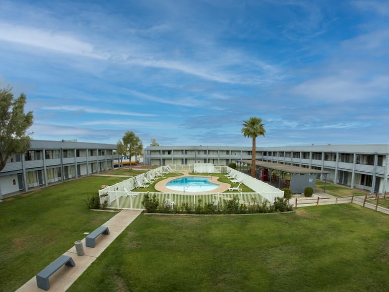 1820 S 7th St, Phoenix, AZ for sale - Building Photo - Image 2 of 5