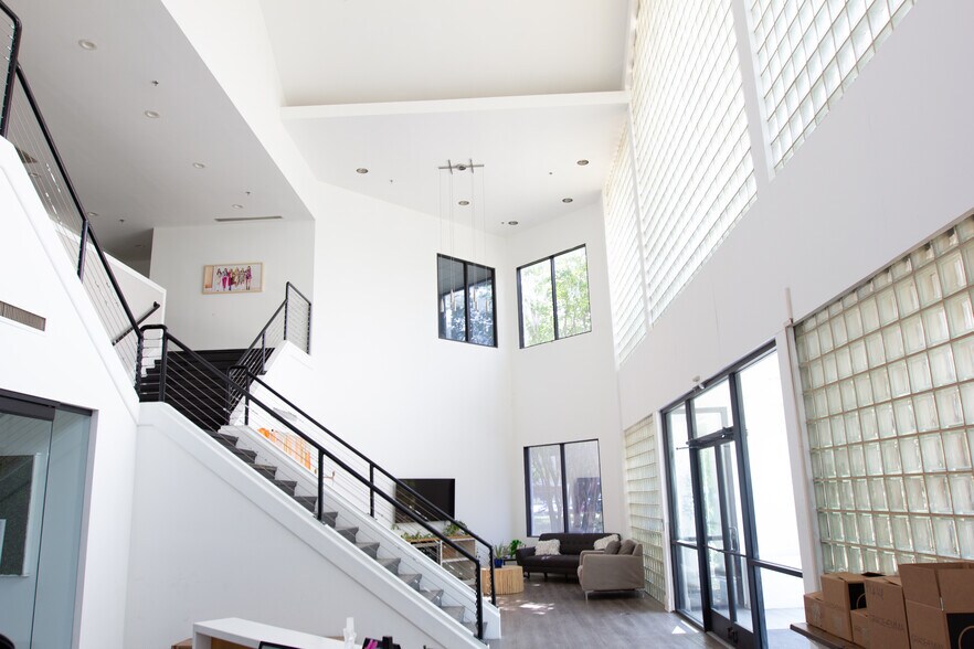 1330 Capital Pky, Carrollton, TX à vendre - Photo intérieure - Image 3 de 16