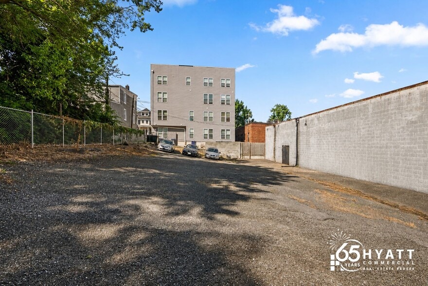 2320 Martin Luther King Jr Ave SE, Washington, DC for sale - Building Photo - Image 2 of 8