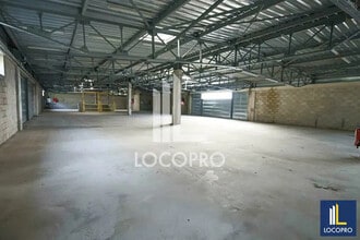 Flex in Aubagne for lease Interior Photo- Image 1 of 9