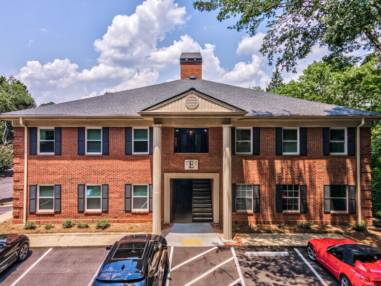 425 E Crossville Rd, Roswell, GA à vendre - Photo du bâtiment - Image 2 de 13