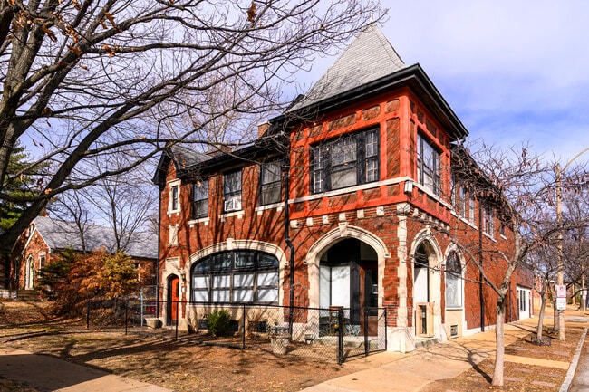 Plus de détails pour 5001 Pernod Ave, Saint Louis, MO - Flex à vendre